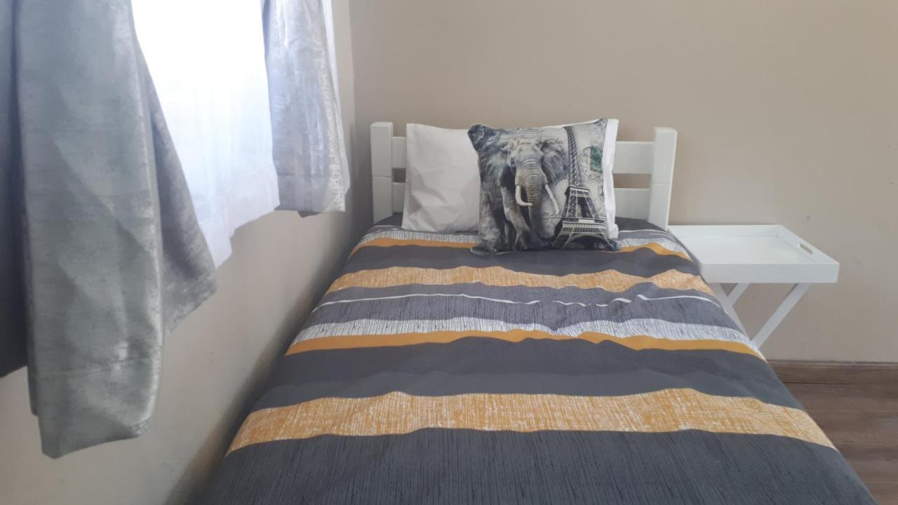 Relax In Aberdeen Johannesburg Room photo